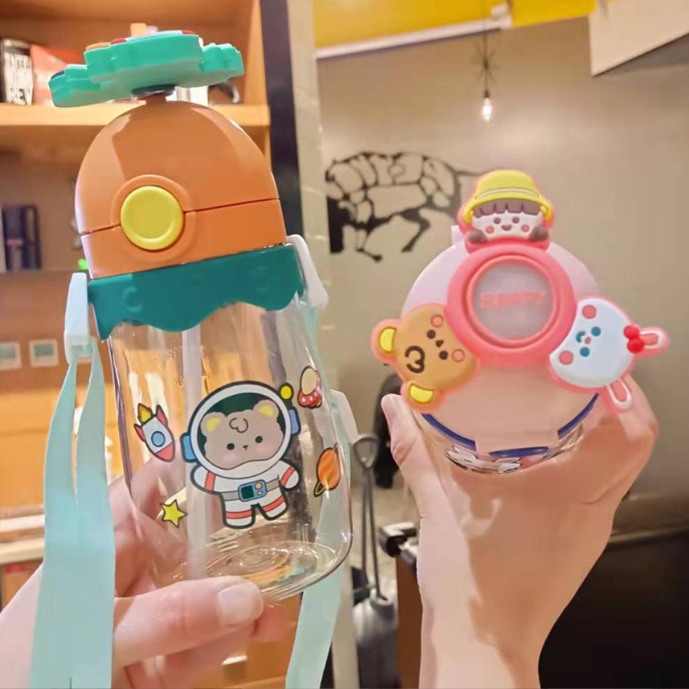 [TULALA SHOP]Botol Model Angkasa 440 ML / BOTOL JERAMI ANAK / Botol Minum Anak/Karakter rabbit Bear Tutup Clip/ Botol Import Yang Lucu/Botol Spinner Ada Lampu LED Bisa Muter/