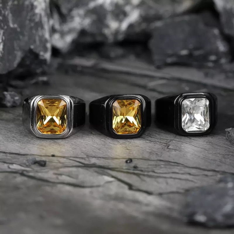 Cincin Pria Titanium Batu Akik Permata Yakut Kuning Ring Hitam Minimalis Anti Luntur dan Karat