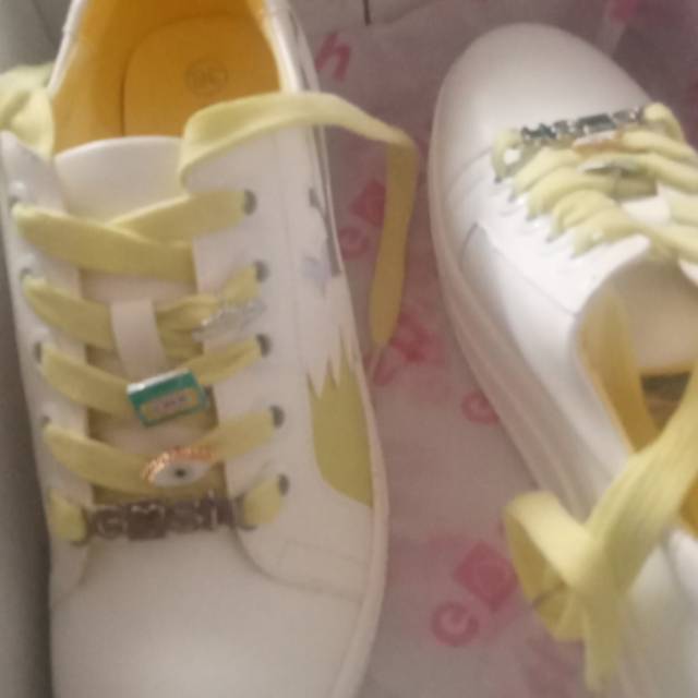 Sepatu gosh preloved