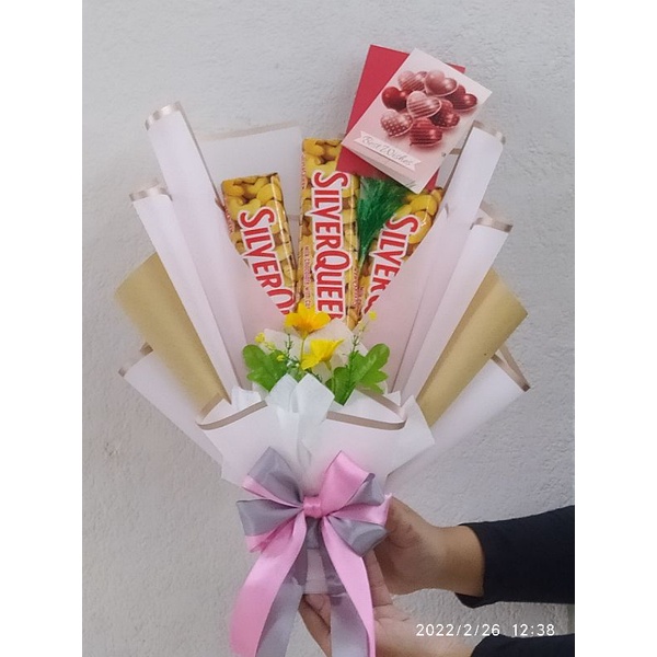

HAND BOUQUET SILVERQUEEN/BUKET COKLAT/BOUQUET COKLAT