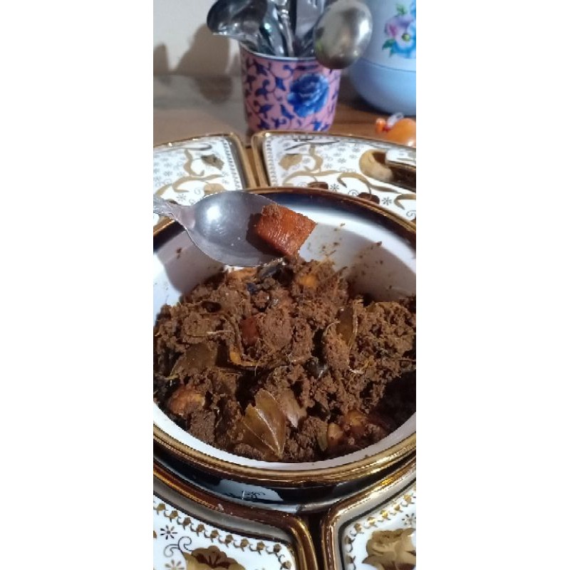 

Rendang Daging plus Sanjay khas minang