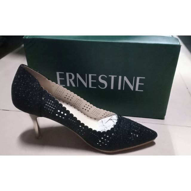 Sepatu heels Ernestine.
