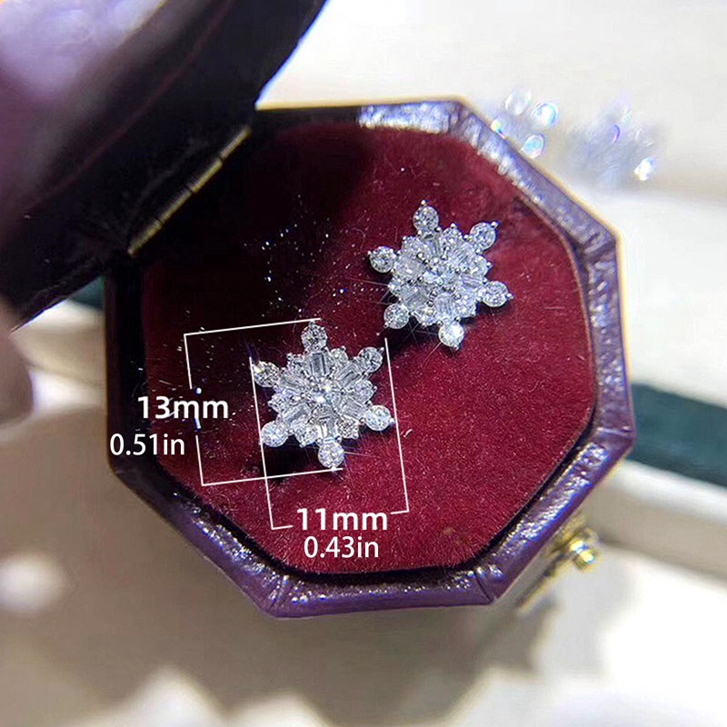 Anting Stud Desain Snowflake Aksen Kristal Untuk Wanita