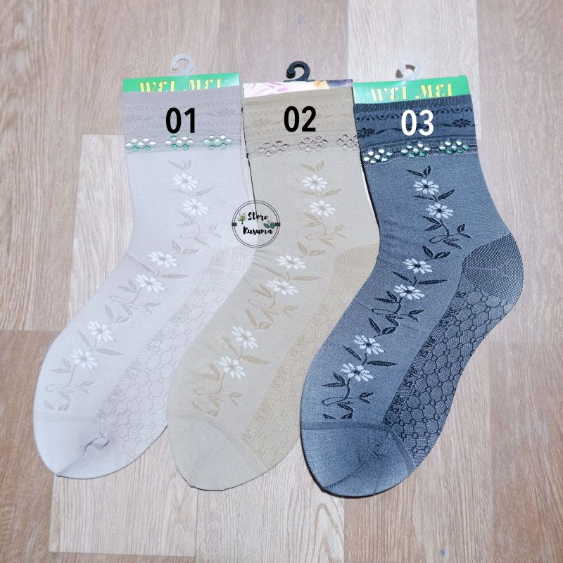 kaos kaki stoking motif