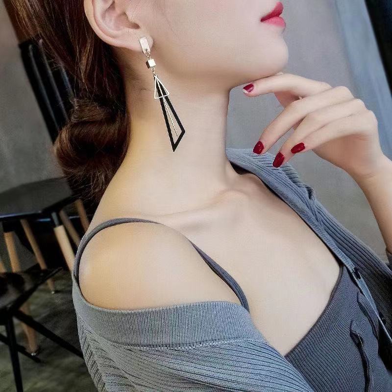 (Hello Girl)E34 Anting Fashion Wanita Segitiga Panjang Stud Earrings Import