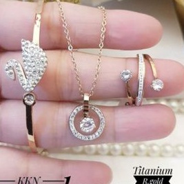 Titanium Set Perhiasan Wanita P852N