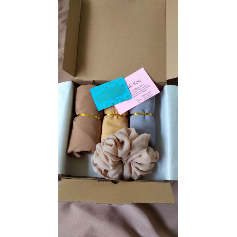 

Hampers hijab/gift birthday/hampers wisuda/hampers wedding