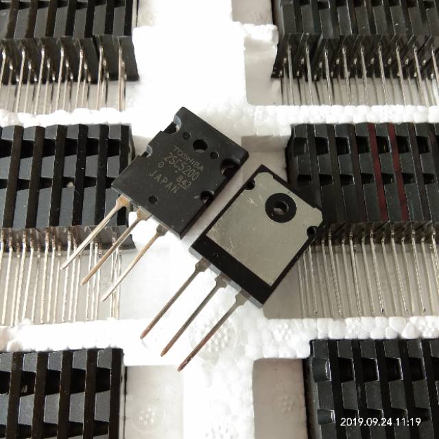 Transistor Toshiba 2SC5200 + 2SA1943 (1SET) TIDAK NEMPEL MAGNET DIFFUSED IN JAPAN ASSEMBLED IN MALAYSIA