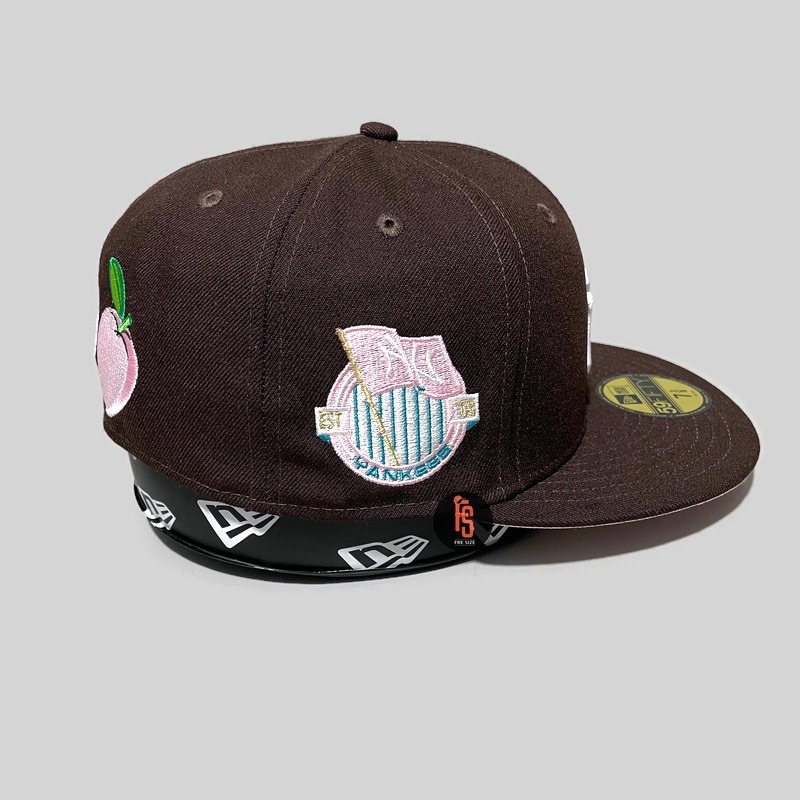 TOPI NEW ERA ORIGINAL 5950 BIG APPLE NEW YORK YANKEES WALNUT UV PINK