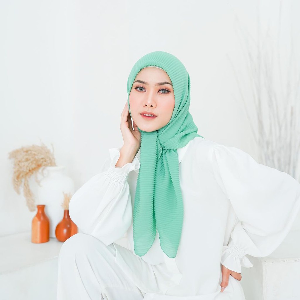 Hijab Segi Empat Plisket Warna Mint Bahan Pollycotton Double Hycon