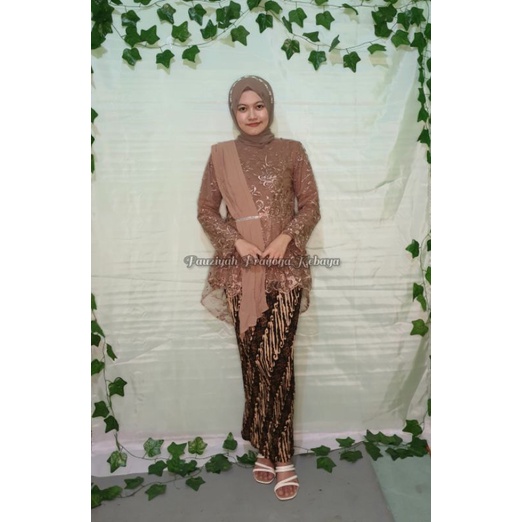 Setelan Kebaya Tulle Selendang Aurora Kebaya Modern dan Rok Pager Ayu Wisuda Bridesmaid