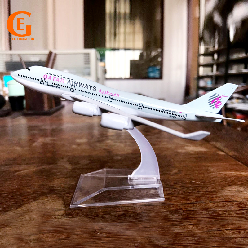 Qatar Model Pesawat Terbang Boeing 747 B747 Bahan Alloy Die-cast Metal Ukuran 16CM