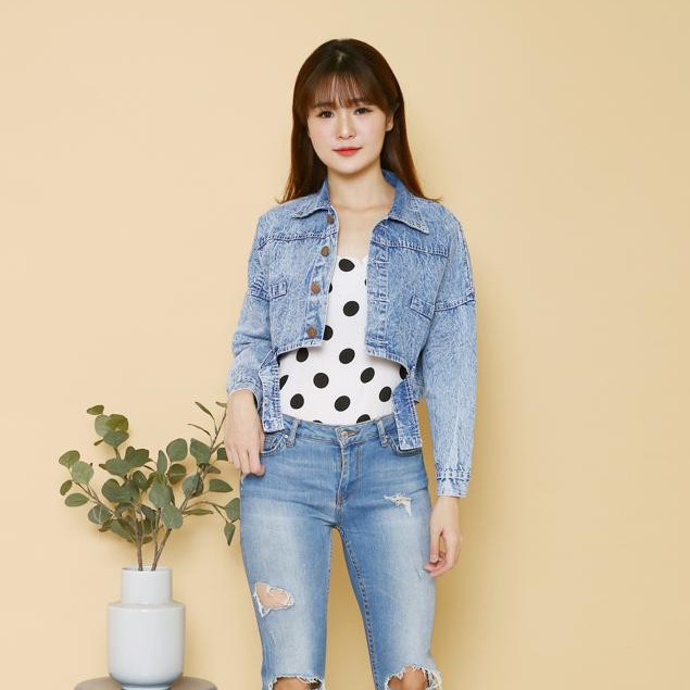 HOPYLOVY - Jaket Jeans Wanita Crop Back Reversed Pocket Mirzani