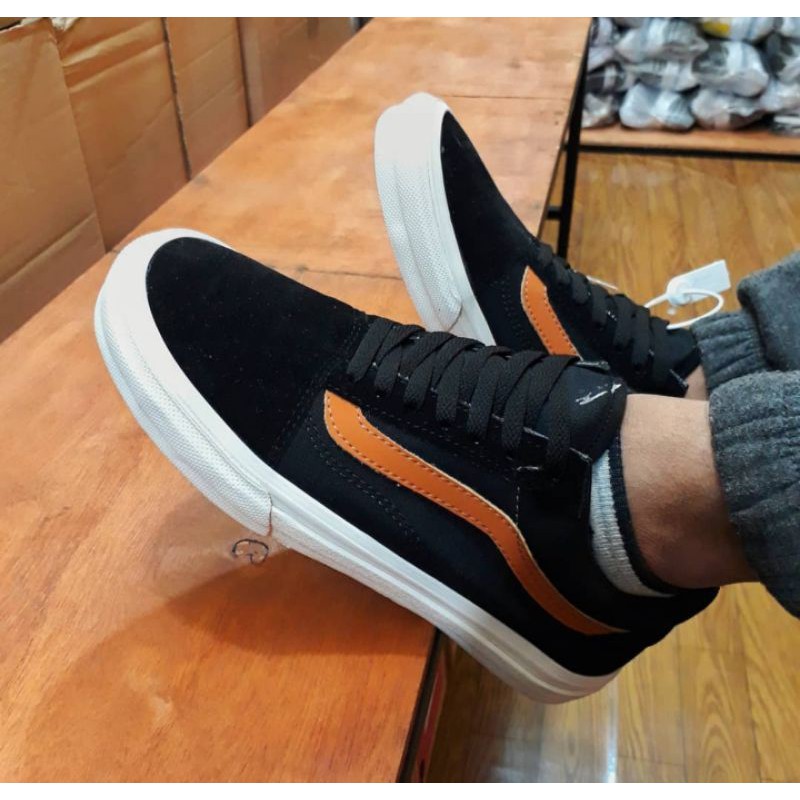 Vans Sepatu Pria Promo