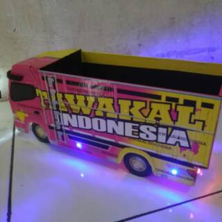 Miniatur truk canter tawakal Indonesia  kuning Pink variasi 