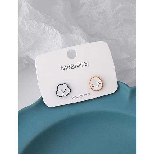 LRC Anting Tusuk Fashion White Cloud Smiley Asymmetrical Stud V52459