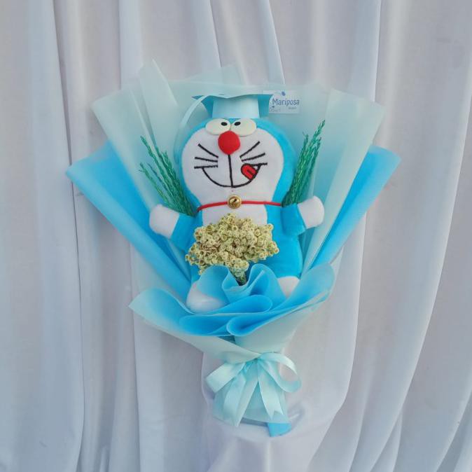 Open Ds] Buket Boneka Doraemon Wisuda Edelweis / Buket Boneka / Wisuda