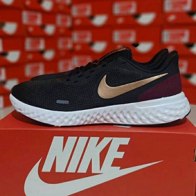 Original BNWB Nike Revolution 5