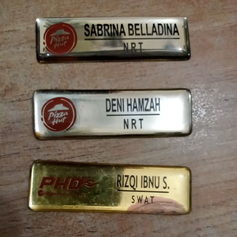 

Name Tag Kuningan/Stainlees, 6,5 x 2 cm, Maghnet, Custom.