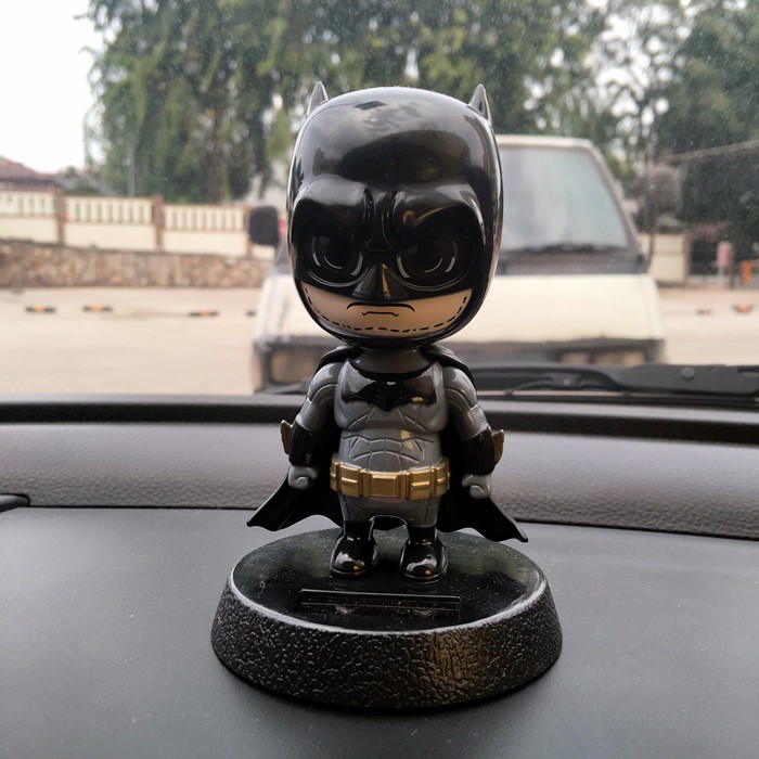 Pajangan Figure Miniatur Mobil Solar Power Batman Goyang Kepala Shacking Head Toy 1