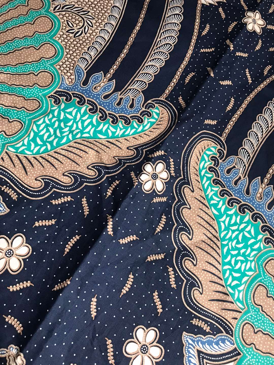 Kain Batik Solo Motif Modern Warna Dasar Navy