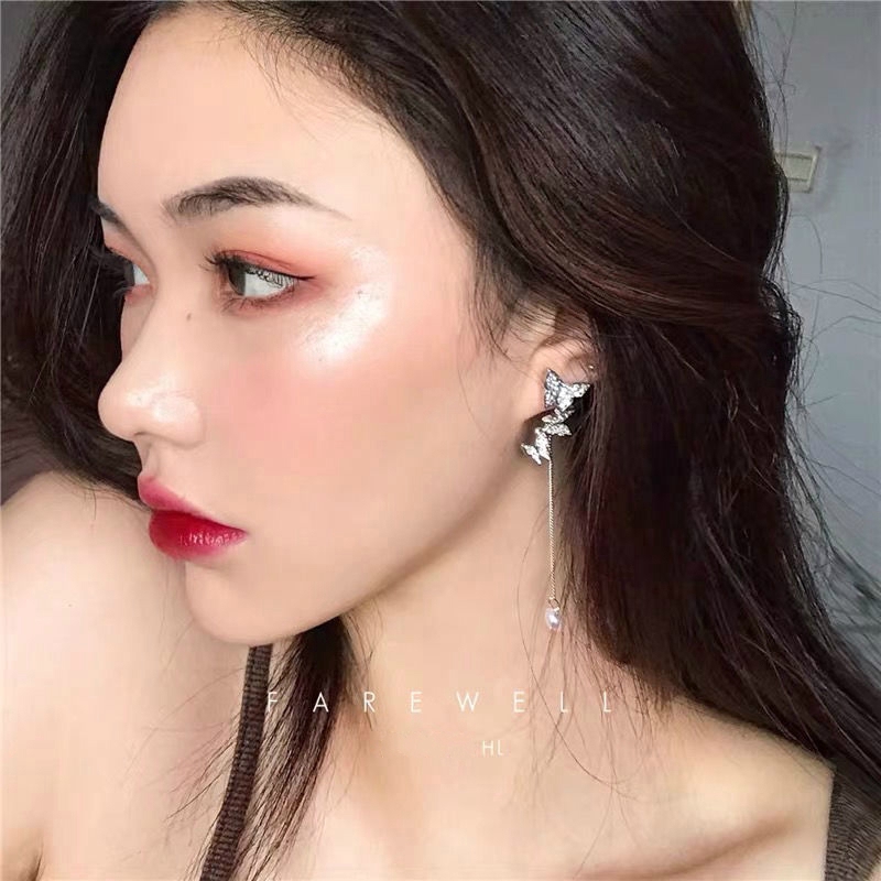 Anting Rumbai Kupu-Kupu Berlian Berkilau Desain Asimetris Perempuan Korea vintage Berlebihan