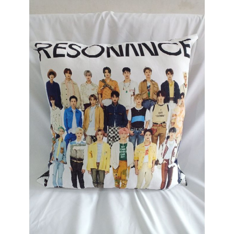 Bantal jumbo uk 50 x 50 cm Request Custom BTS