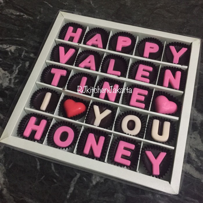 

COKLAT VALENTINE (ISI 25 HURUF) BISA REQUEST HURUF DAN WARNA