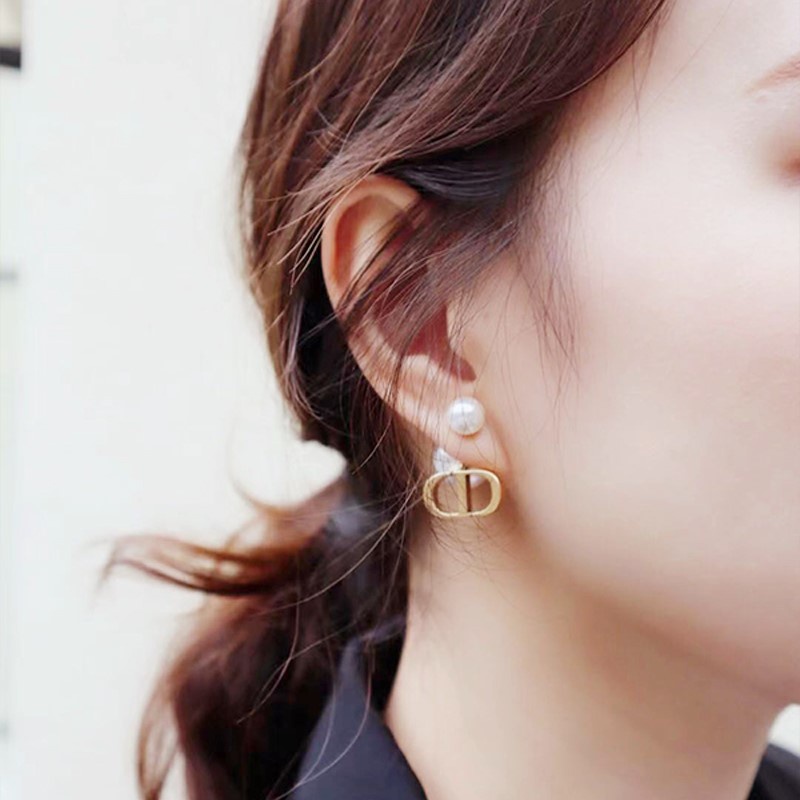 Anting Mutiara Desain Huruf Gaya Retro Untuk Wanita