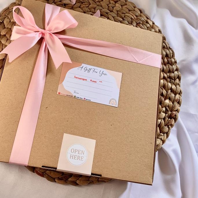 

Cuci Gudang|SQ13|HAMPERS / GIFT BOX / SNACK BOX / KADO ULANG TAHUN / VALENTINE / ANNIVERSARY - parcel lebaran parcel idul fitri parcel idulfitri pink