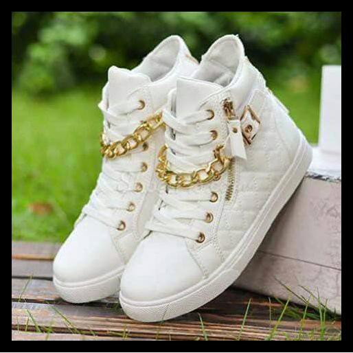 Sepatu Wanita / Sepatu Boots Rantai Putih