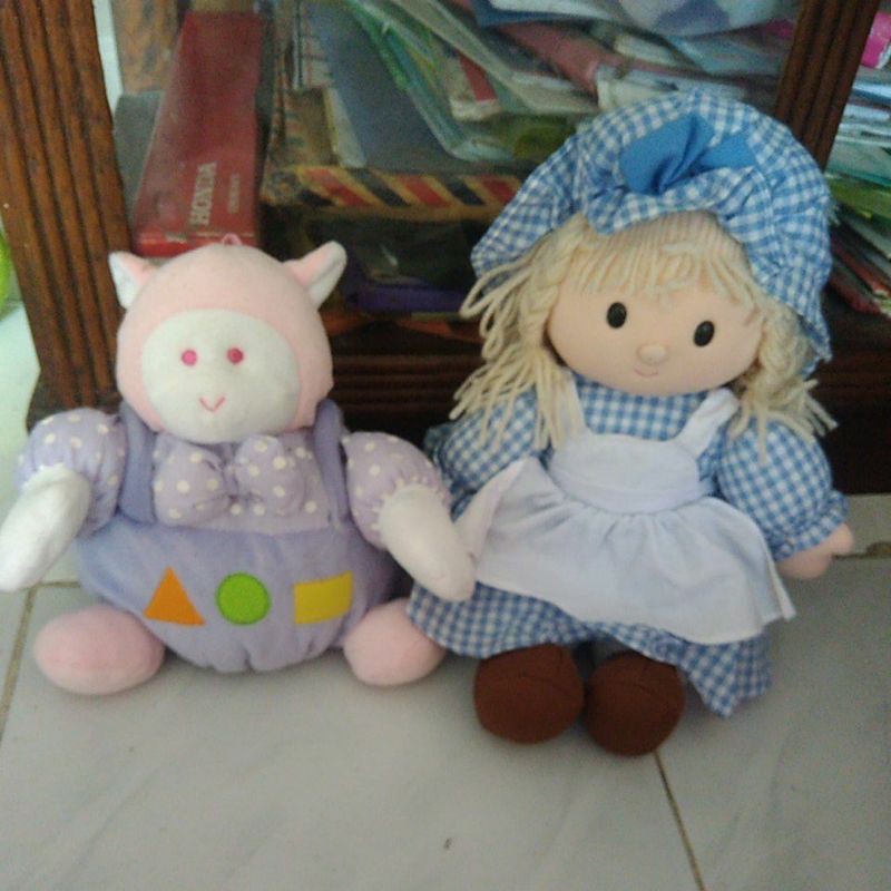 Boneka cewek