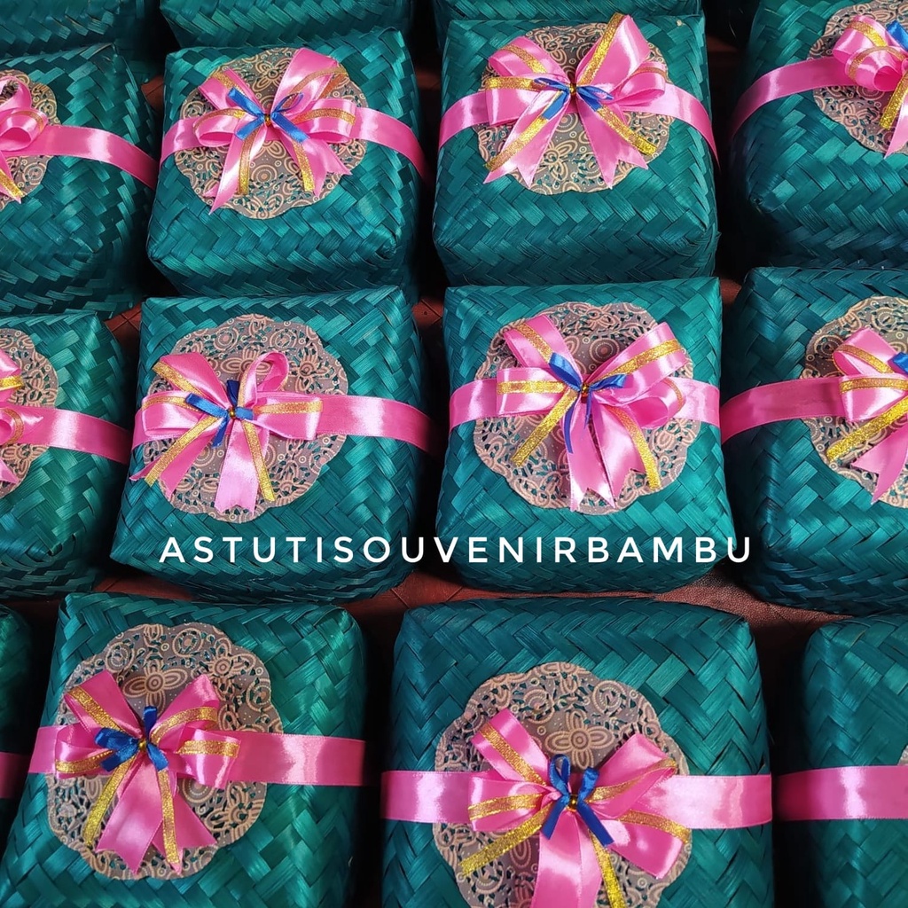 BESEK BAMBU WARNA PITA 15X15x7CM / besek mini / besek souvenir / besek hias/ pipiti / packaging