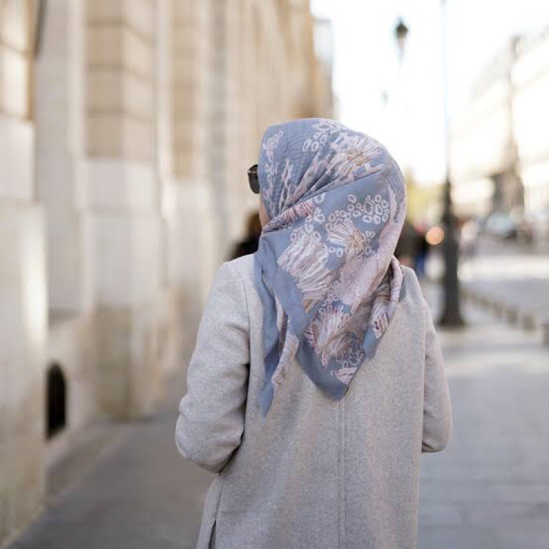 Preloved Buttonscarves Les Amities