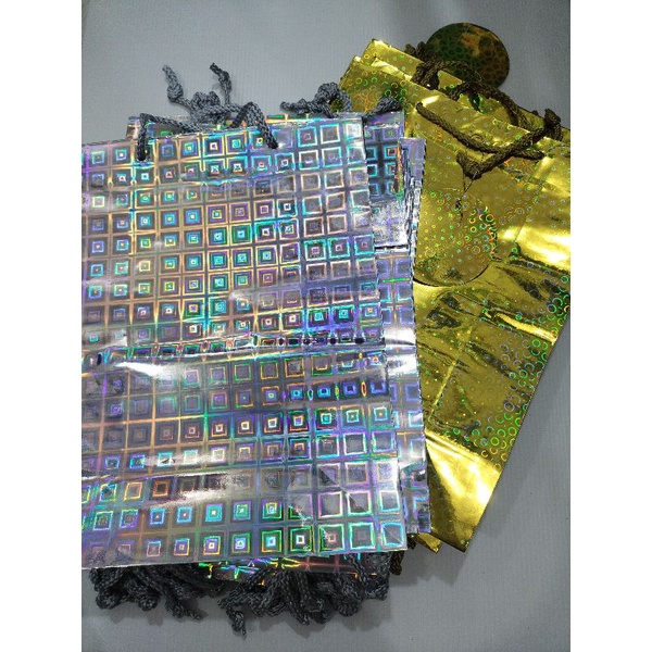 

Paper Bag Hologram Gold dan Silver Paper Bag Kado Tas Kado Tas Kertas Kado Paper Bag Murah Kado Ulang Tahun Paper Bag Hampers Paperbag