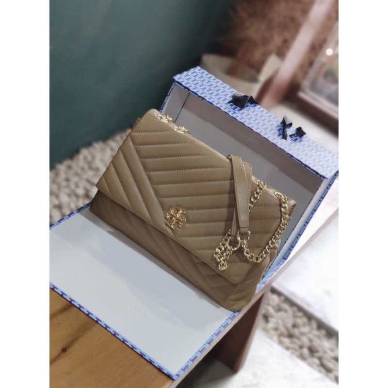 Tory kyra flap 28cm incld box magnet