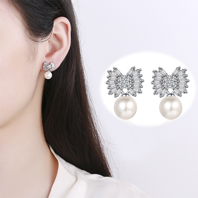 Anting Stud Bentuk Kupu-Kupu Aksen Mutiara Bahan Zirconium Untuk Wanita