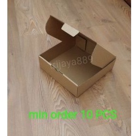 

kardus box pizza/diecut uk 27x27x8