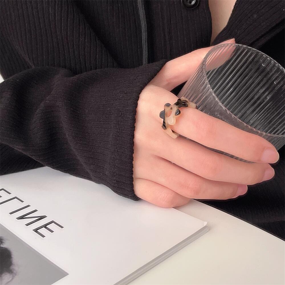 Mxbeauty Resin Cincin Terbuka Tren Minimalis Manis Berongga Bunga Akrilik Gadis Gaya Korea Rings