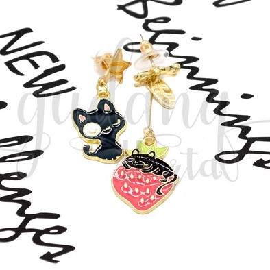 Anting Stud Cat Strawberry Earrings Motif Kucing Buah Lucu GH 203101