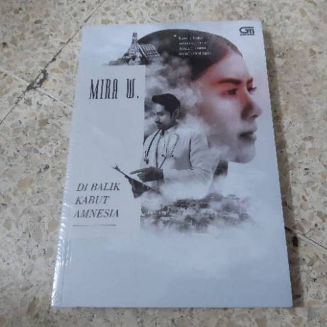 Novel Di Balik Kabut Amnesia - Mira W.
