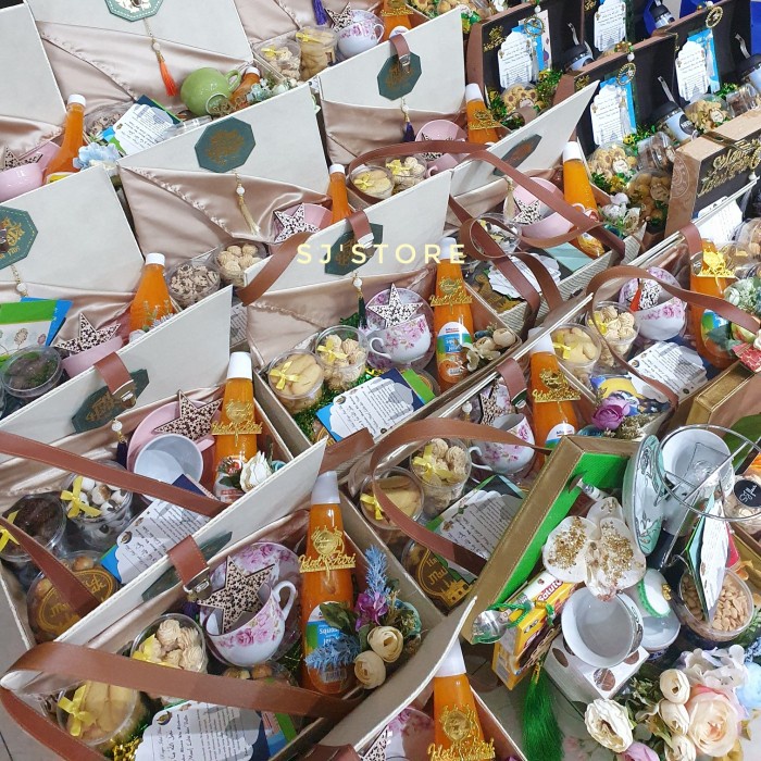 

Paket box hampers lebaran kue kering toples murah 21