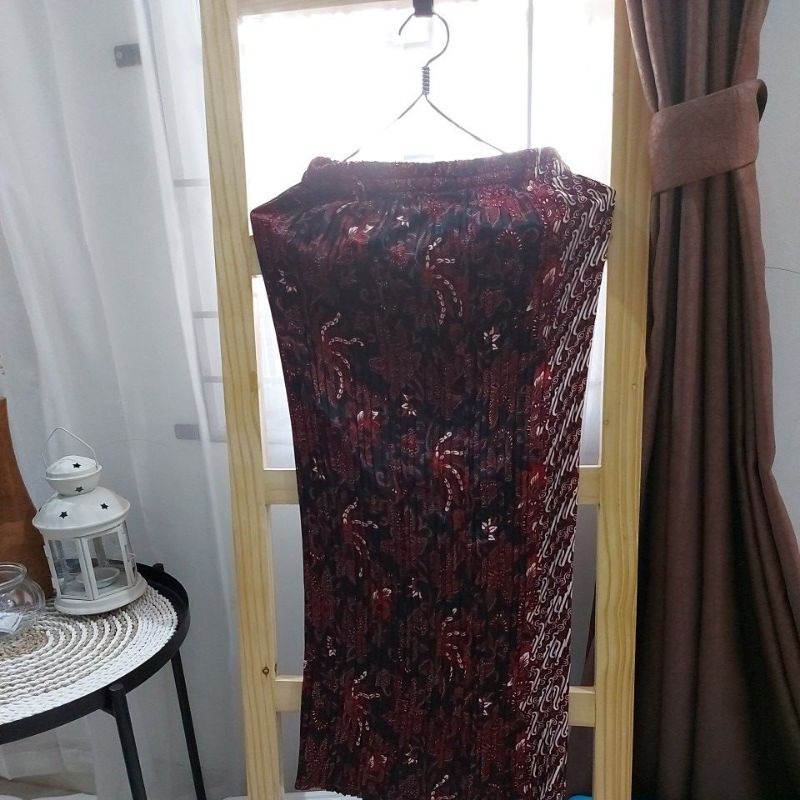Preloved Rok Plisket Motif Batik