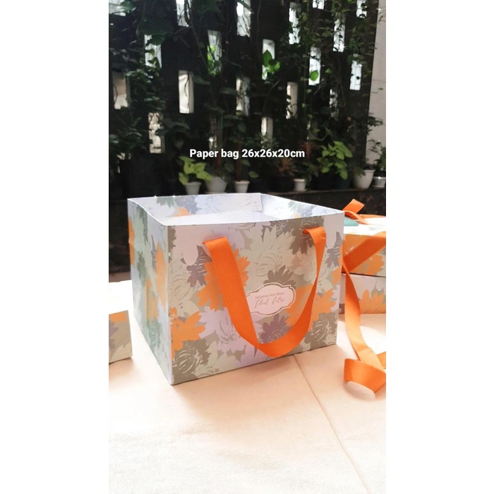 

PAPER BAG HAMPERS LEBARAN IDUL FITRI 26X26X20 PREMIUM - FLORAL ORANGE