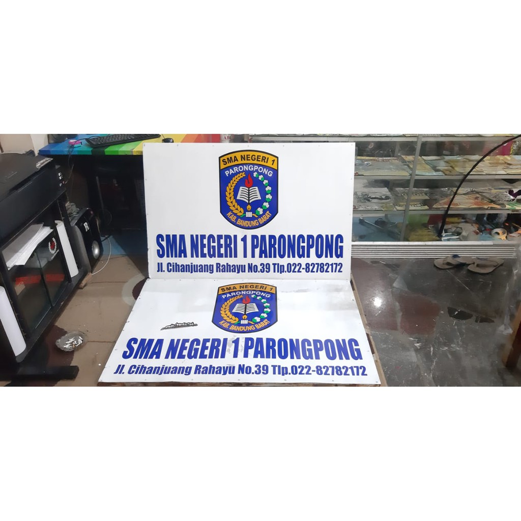 

cutting sticker stiker bebas desain printing waterproof label merk laminasi 159