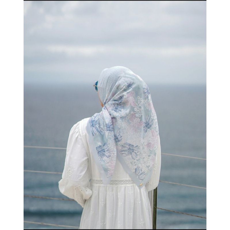 NEW Buttonscarves Les Amities Blue