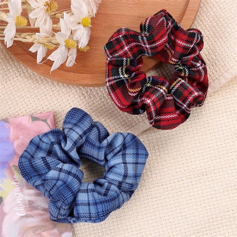 IKAT RAMBUT SCRUNCHIE SATIN SILK GLOSY IMPORT KOREA / SCRUNCHIE JUMBO WARNA WARNI / IKAT RAMBUT MOTIF KEREN ESTETIK MIRIP ARTIS / CEPOL HIJAB / HAIRBAND KUNCIRAN UNIK / AKSESORIS FASHION WANITA GOOD QUALITY / PREMIUM KOREA STYLE