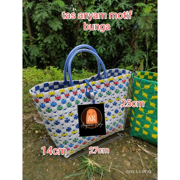 tas anyam motif bunga