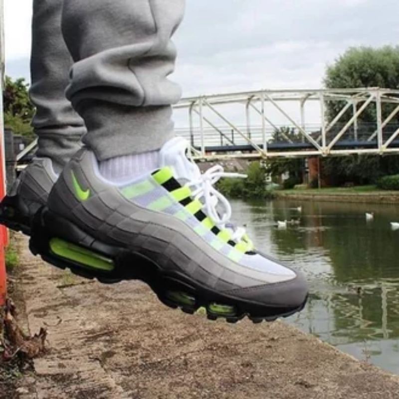 SEPATU NIKE AIR MAX 95 NEON