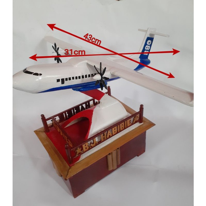 Miniatur handmade pesawat R80